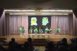 3歳児・ケロケロック、可愛いかえるさん達でした。